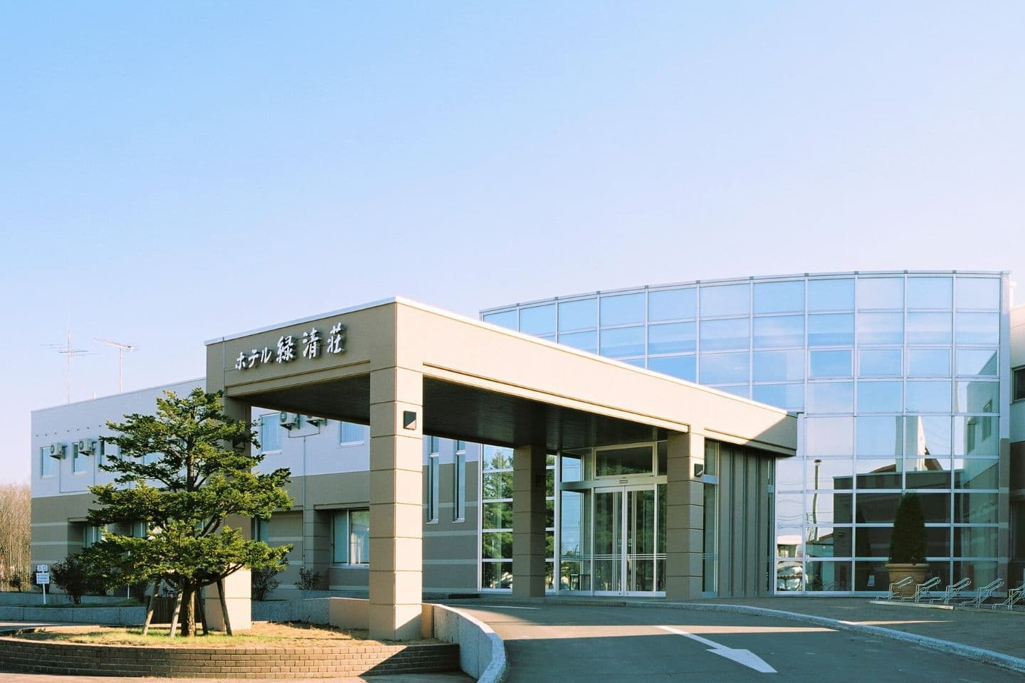 きよさと温泉ホテル緑清荘外観